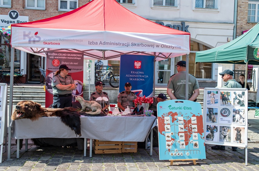 Policjanci świętują zdjęcie nr 312179