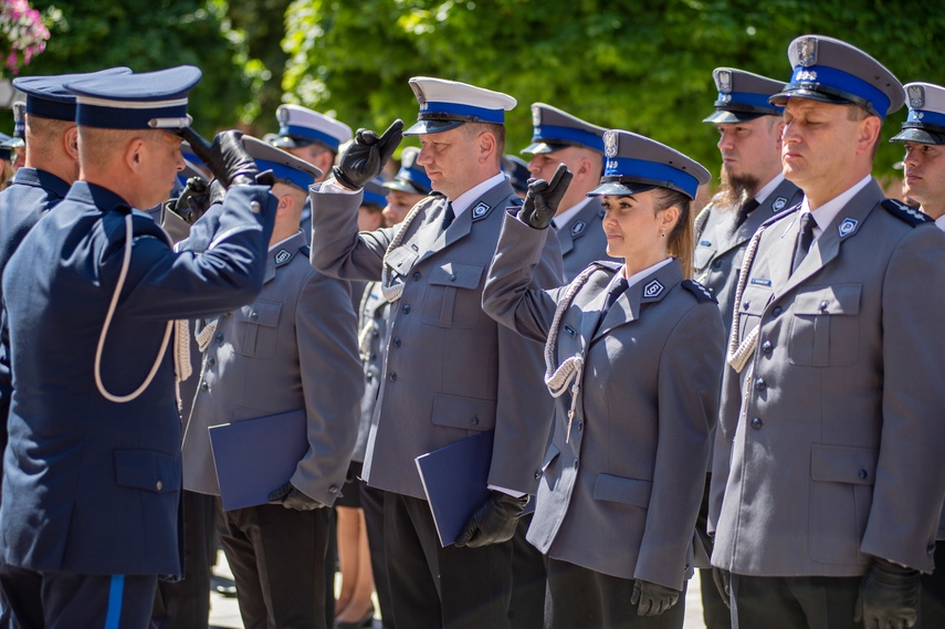 Policjanci świętują zdjęcie nr 312155