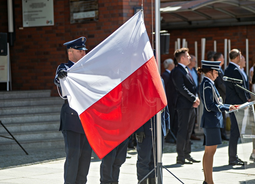 Policjanci świętują zdjęcie nr 312133