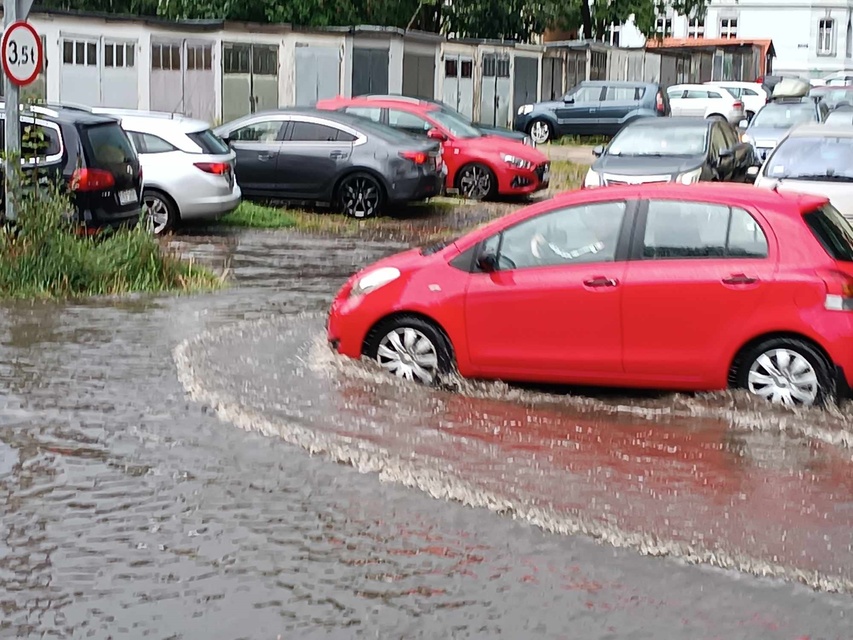 Ulice zamieniły się w potoki zdjęcie nr 313096