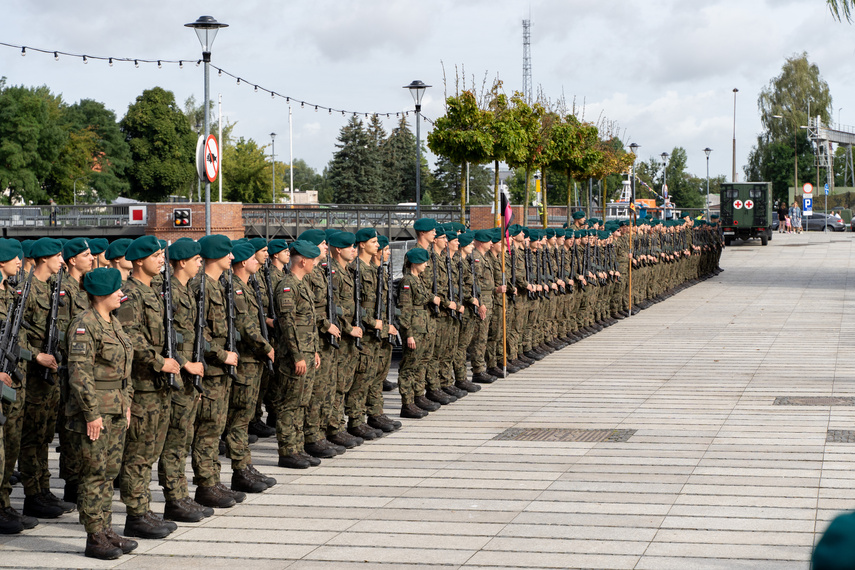 „Od dziecka marzył, by być w wojsku”. Przysięgali na bulwarze zdjęcie nr 313217