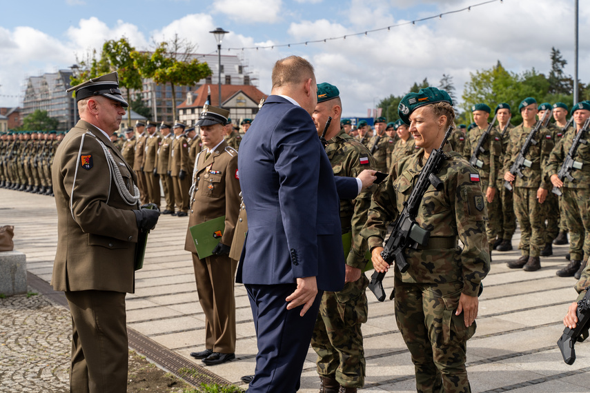 „Od dziecka marzył, by być w wojsku”. Przysięgali na bulwarze zdjęcie nr 313239