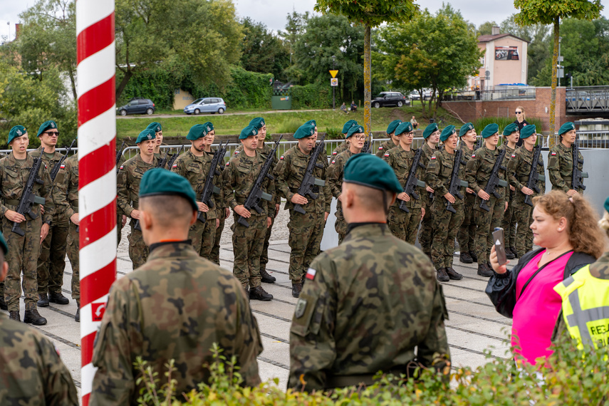 „Od dziecka marzył, by być w wojsku”. Przysięgali na bulwarze zdjęcie nr 313256