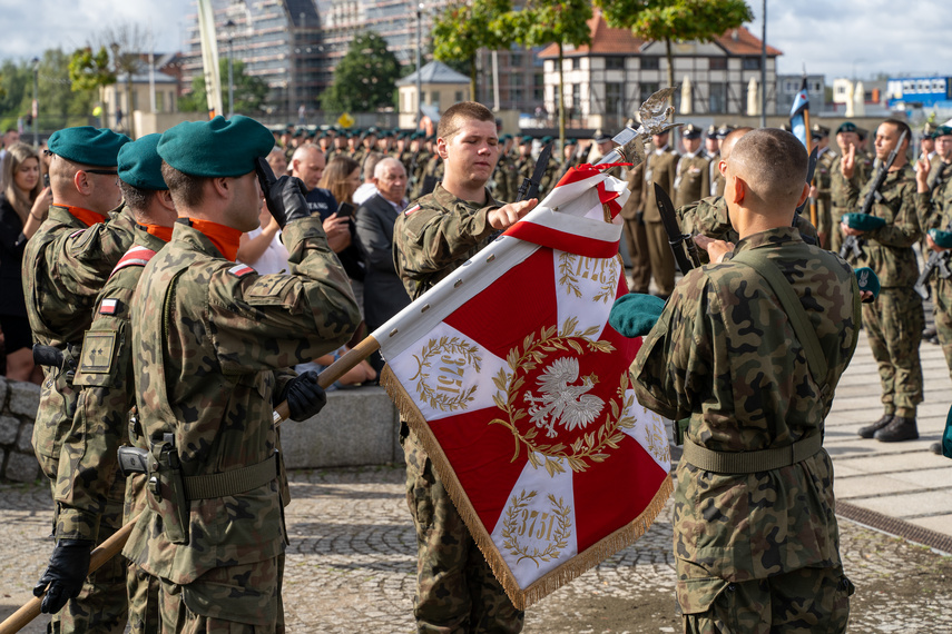 „Od dziecka marzył, by być w wojsku”. Przysięgali na bulwarze zdjęcie nr 313225