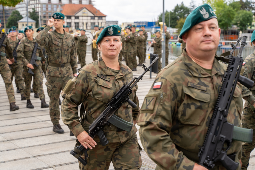 „Od dziecka marzył, by być w wojsku”. Przysięgali na bulwarze zdjęcie nr 313291