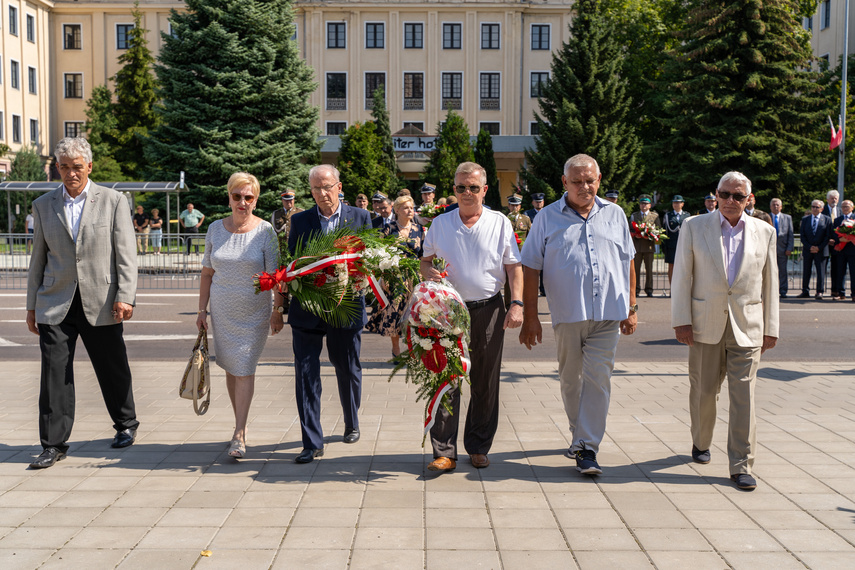 „Krwawy marsz zatrzymany pod Warszawą“ zdjęcie nr 313567