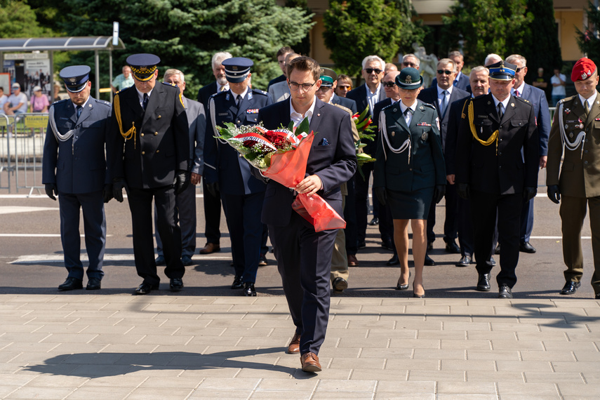 „Krwawy marsz zatrzymany pod Warszawą“ zdjęcie nr 313580