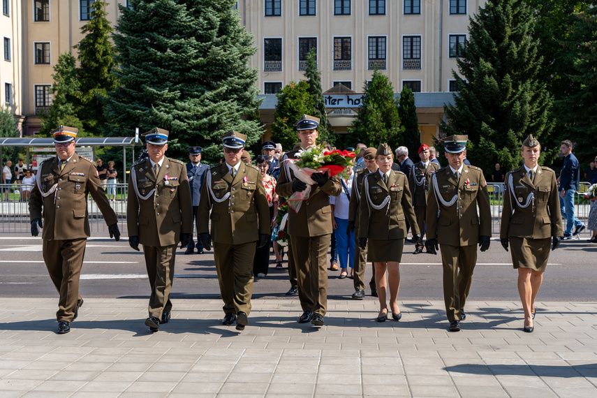 „Krwawy marsz zatrzymany pod Warszawą“ zdjęcie nr 313573