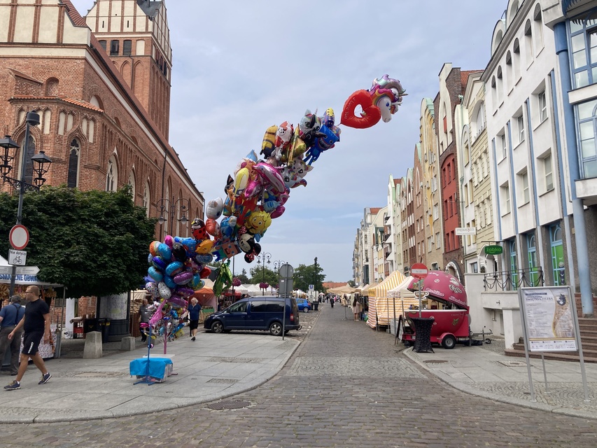 Elbląg Na jarmarku w dzień handlowy...