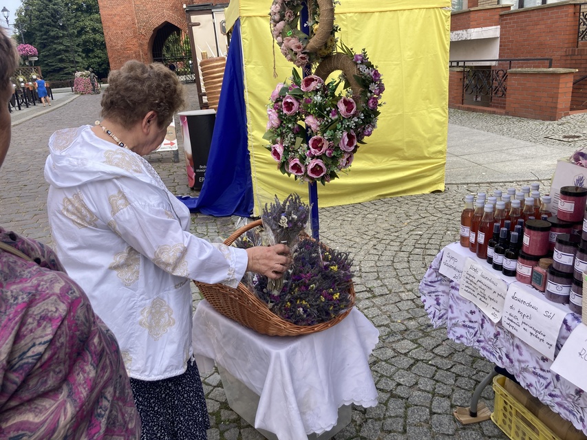 Na jarmarku w dzień handlowy... zdjęcie nr 313914