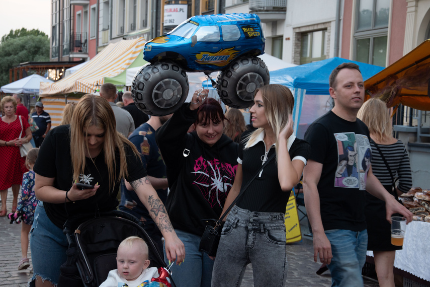 Głodnemu zabawy chleb i muzyka na myśli zdjęcie nr 313959