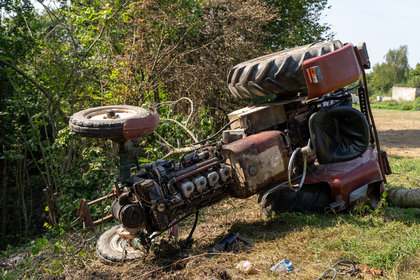 Tragiczny wypadek na polu. Nie żyje mężczyzna zdjęcie nr 314433