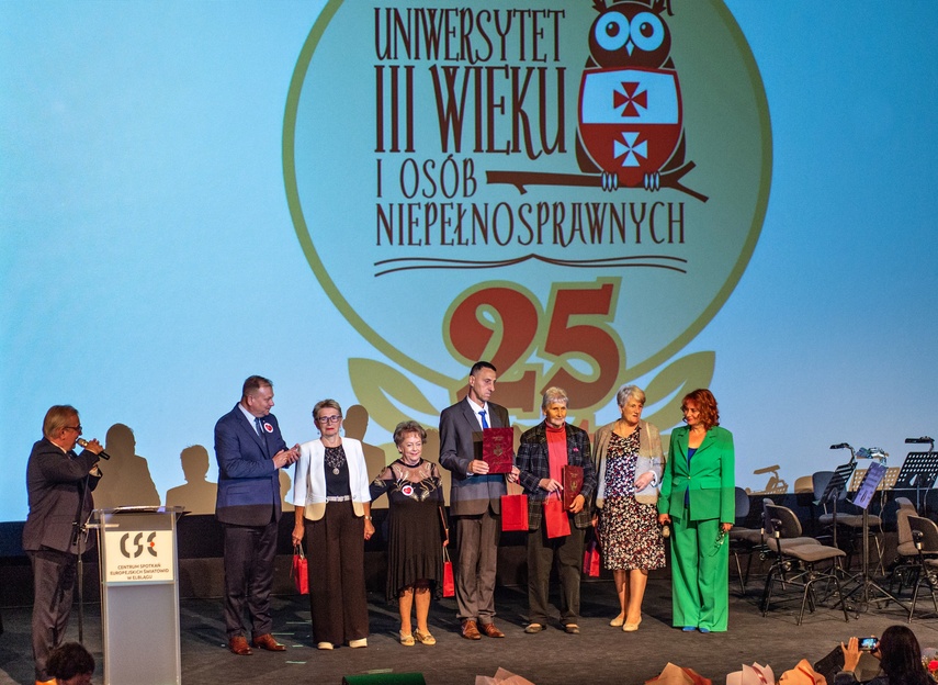 Srebrny jubileusz Uniwersytetu Trzeciego Wieku zdjęcie nr 316426