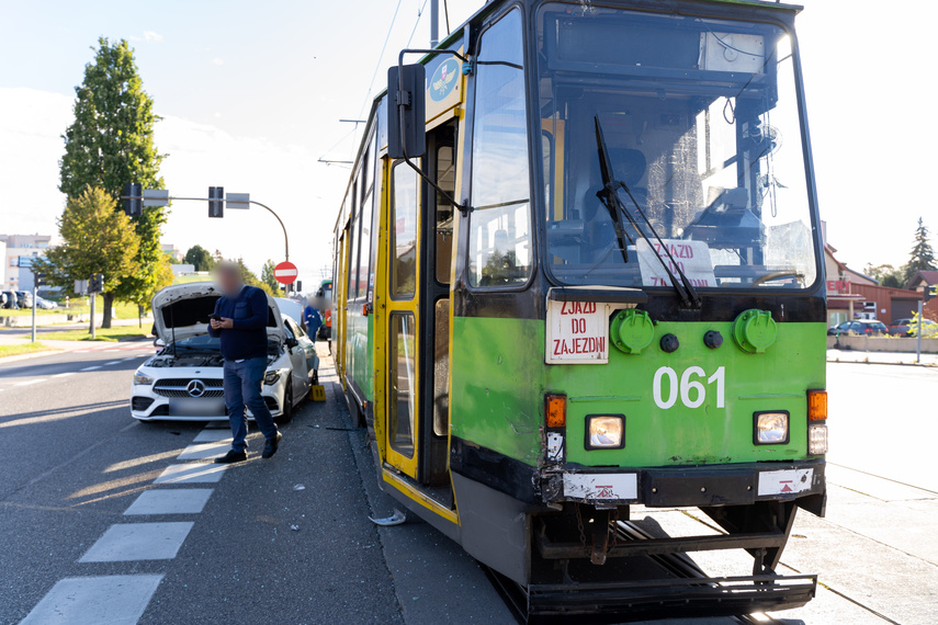 Zderzenie z tramwajem. Dwie osoby w szpitalu zdjęcie nr 316453