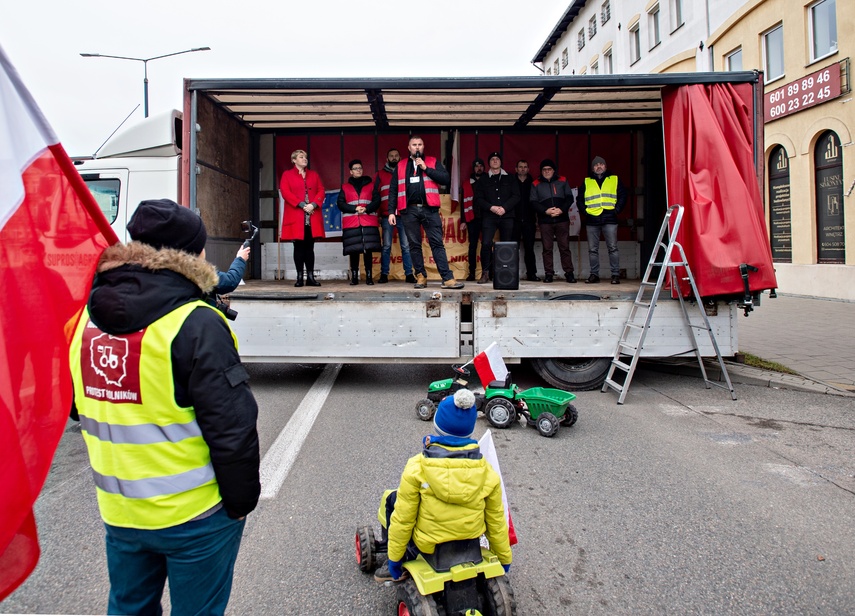 Rolnicy protestowali w Elblągu. „Żywność spoza UE jest nafaszerowana pestycydami” zdjęcie nr 320511