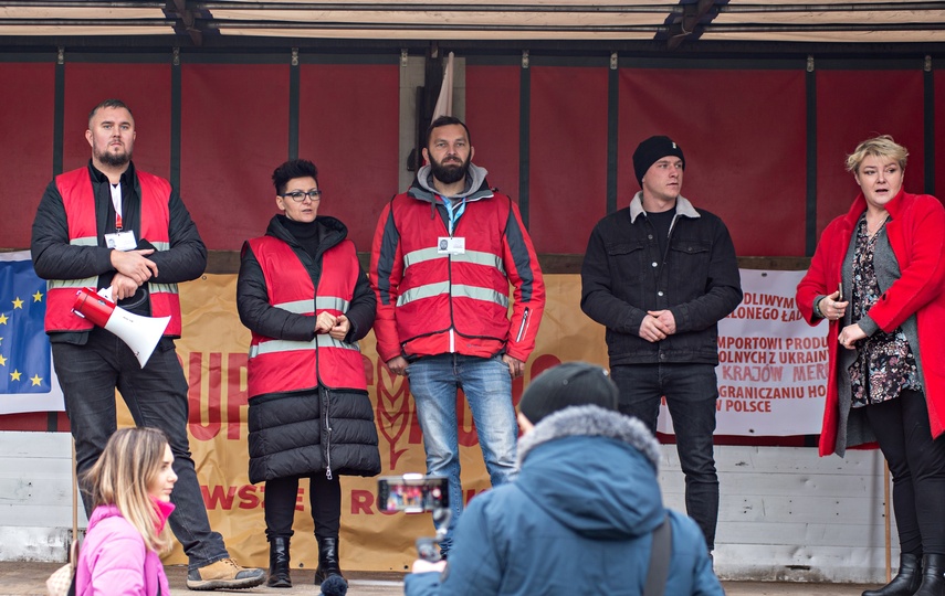 Rolnicy protestowali w Elblągu. „Żywność spoza UE jest nafaszerowana pestycydami” zdjęcie nr 320510