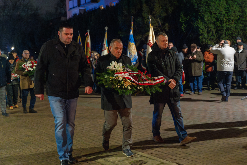 Związkowcy pamiętają o ofiarach Grudnia 70 zdjęcie nr 321437