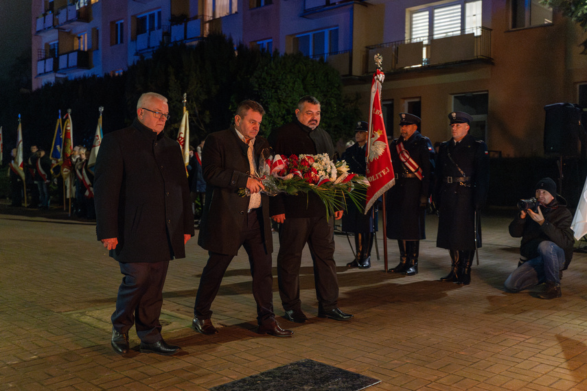 Związkowcy pamiętają o ofiarach Grudnia 70 zdjęcie nr 321419