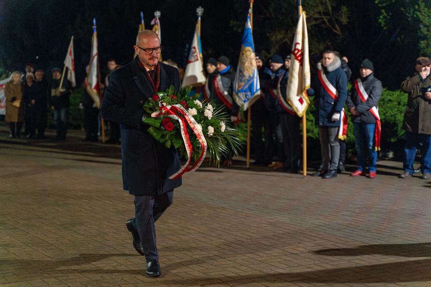 Związkowcy pamiętają o ofiarach Grudnia 70 zdjęcie nr 321422