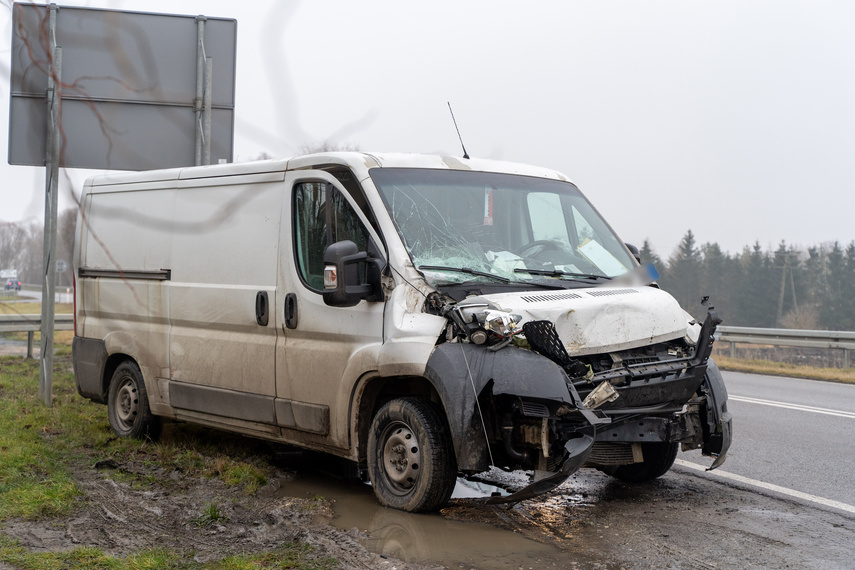 Wjechał w pojazd ciężarowy. Trafił do szpitala zdjęcie nr 323418