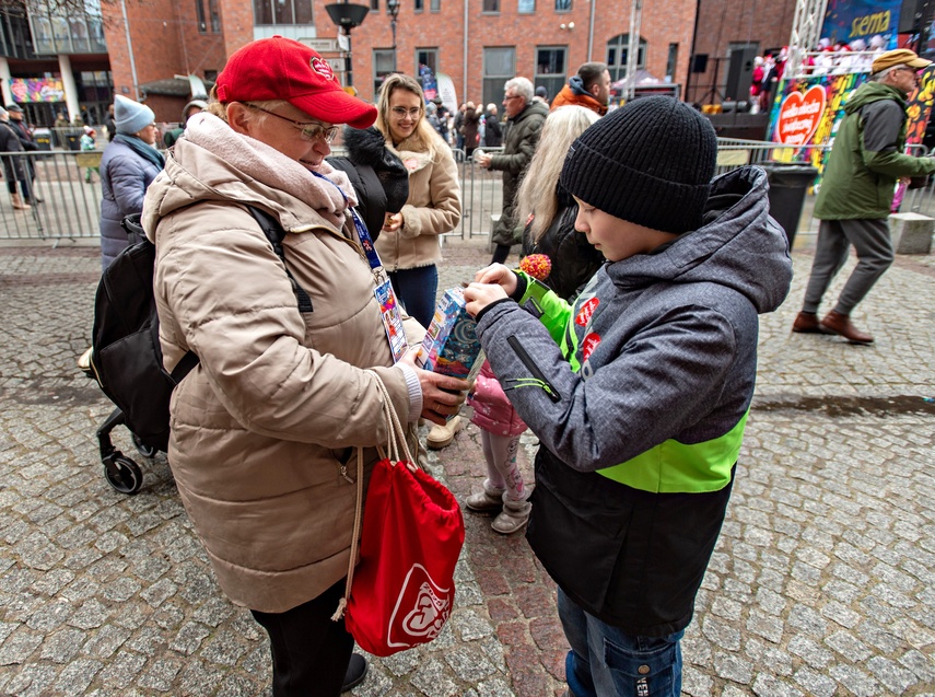 "Wyjść na zewnątrz i pokazać, na co nas stać". Trwa WOŚP w Elblągu zdjęcie nr 324305