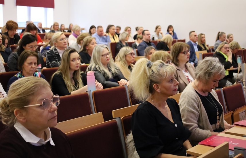 Uczelnia wspiera edukację lokalnej społeczności. Bezpłatne szkolenie dla dyrektorów i pedagogów zdjęcie nr 324999