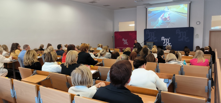 Uczelnia wspiera edukację lokalnej społeczności. Bezpłatne szkolenie dla dyrektorów i pedagogów zdjęcie nr 325001