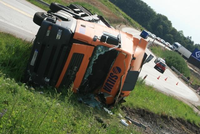 Elbląg TIR w rowie