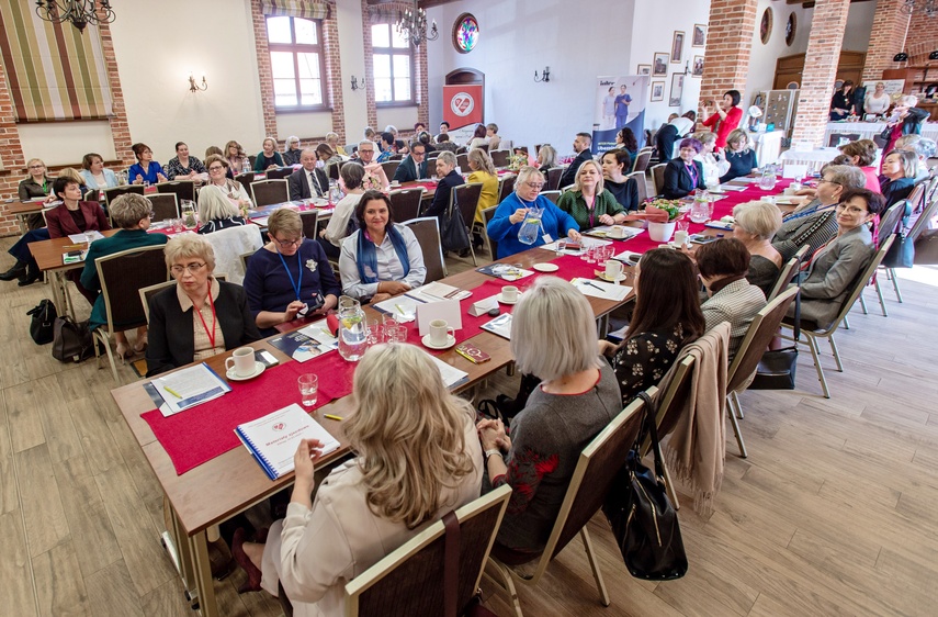 Obradowały pielęgniarki i położne zdjęcie nr 327385