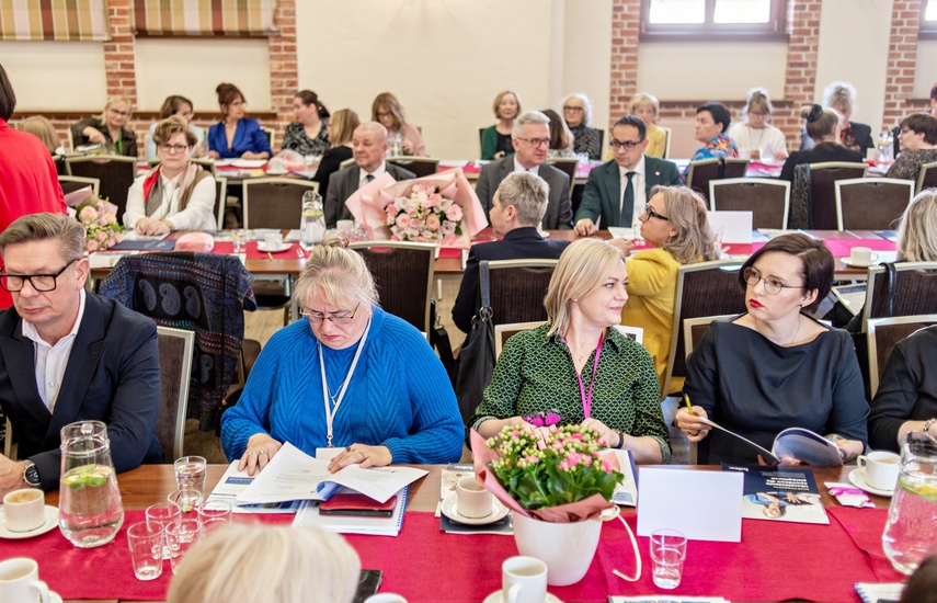 Obradowały pielęgniarki i położne zdjęcie nr 327394