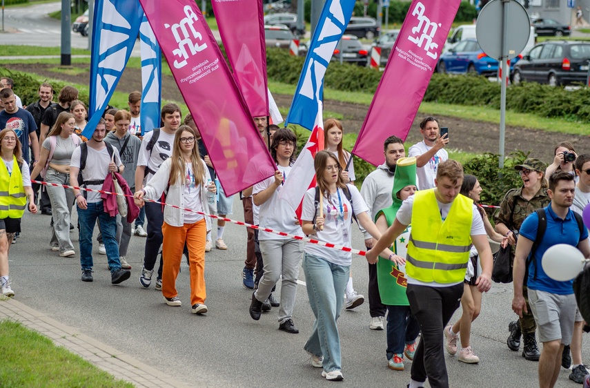 Studenci z kluczami do miasta zdjęcie nr 331080