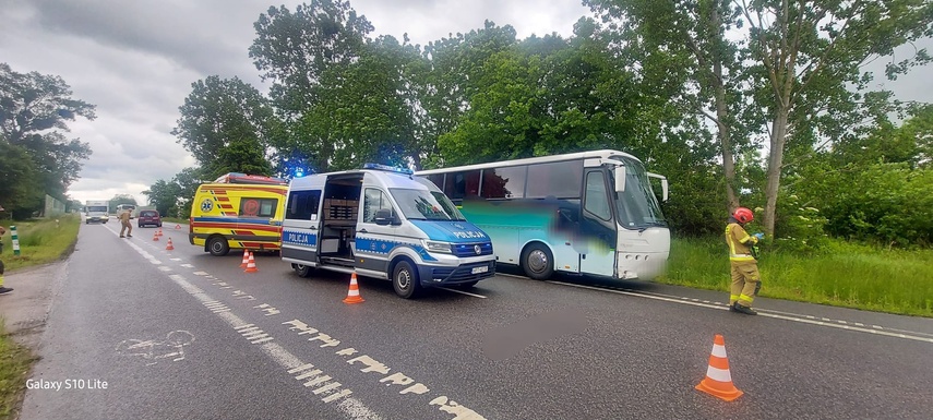 To się ogląda Kolizja w Kazimierzowie z udziałem autobusu