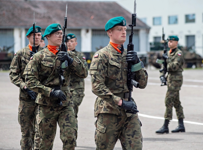 Pododdział z Westerplatte na święcie 16 pułku zdjęcie nr 332103