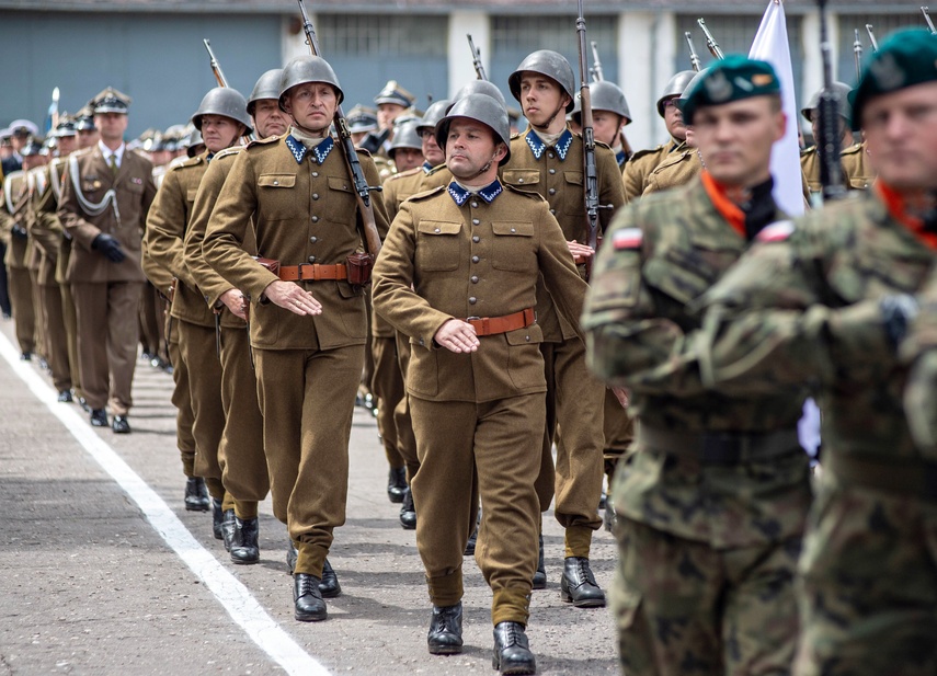Pododdział z Westerplatte na święcie 16 pułku zdjęcie nr 332110