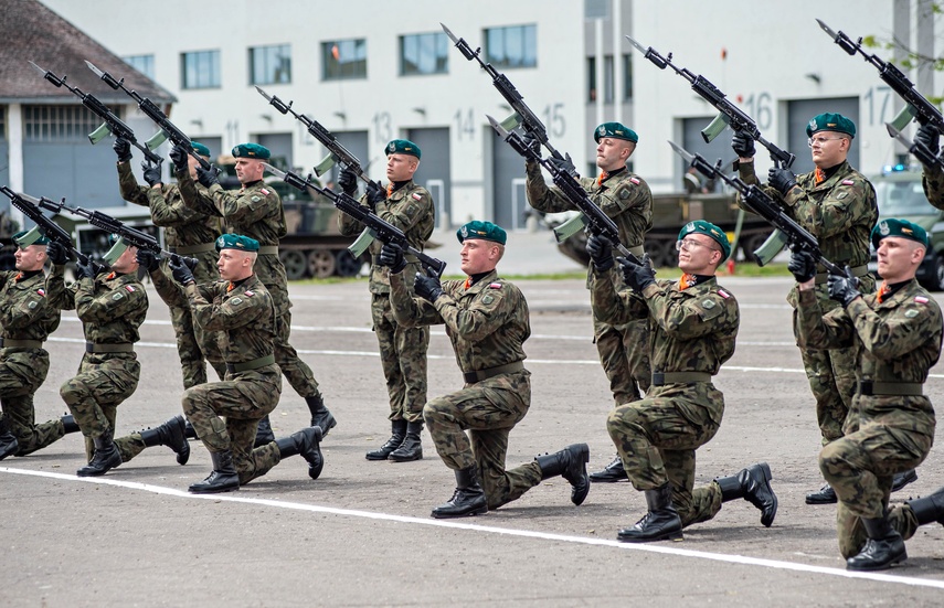Pododdział z Westerplatte na święcie 16 pułku zdjęcie nr 332106