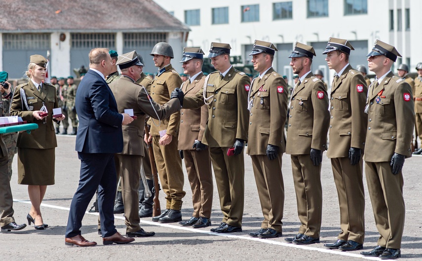 Pododdział z Westerplatte na święcie 16 pułku zdjęcie nr 332085