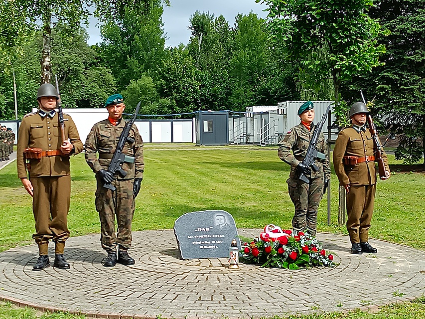 Pododdział z Westerplatte na święcie 16 pułku zdjęcie nr 332135