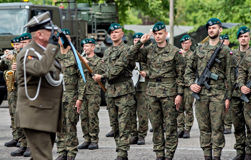 Pododdział z Westerplatte na święcie 16 pułku zdjęcie nr 332071