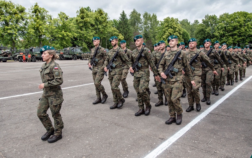 Pododdział z Westerplatte na święcie 16 pułku zdjęcie nr 332094