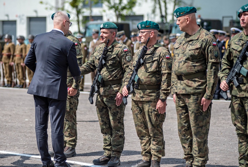 Pododdział z Westerplatte na święcie 16 pułku zdjęcie nr 332082