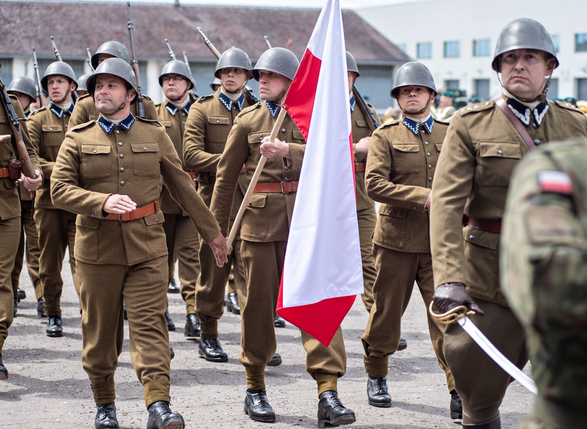 Pododdział z Westerplatte na święcie 16 pułku zdjęcie nr 332111