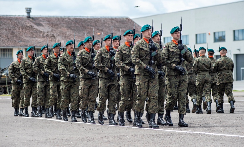 Pododdział z Westerplatte na święcie 16 pułku zdjęcie nr 332101