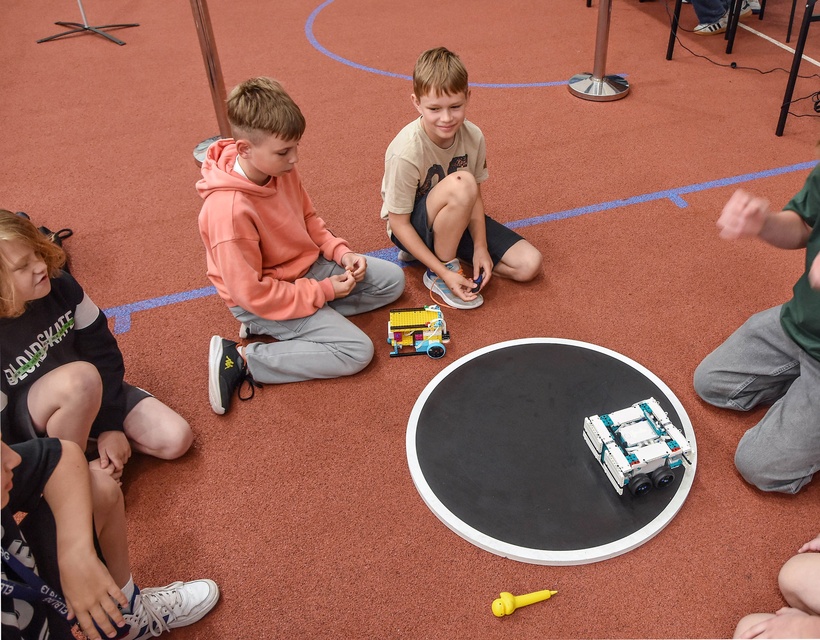Uczniowie i roboty zdjęcie nr 332269