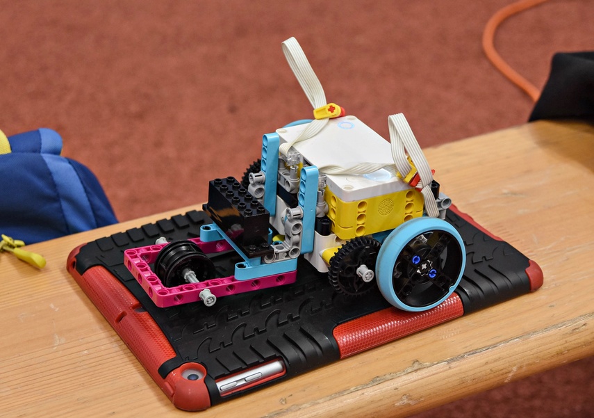 Uczniowie i roboty zdjęcie nr 332286