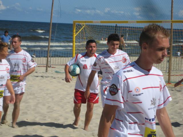 Młodzieżowcy na plaży zdjęcie nr 26654