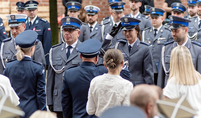 Świętują policjanci zdjęcie nr 333876