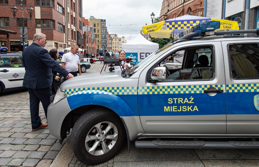 Świętują policjanci zdjęcie nr 333897