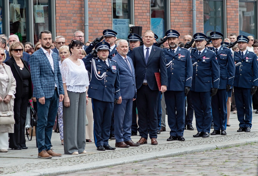 Świętują policjanci zdjęcie nr 333848