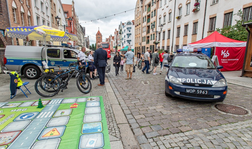 Świętują policjanci zdjęcie nr 333900