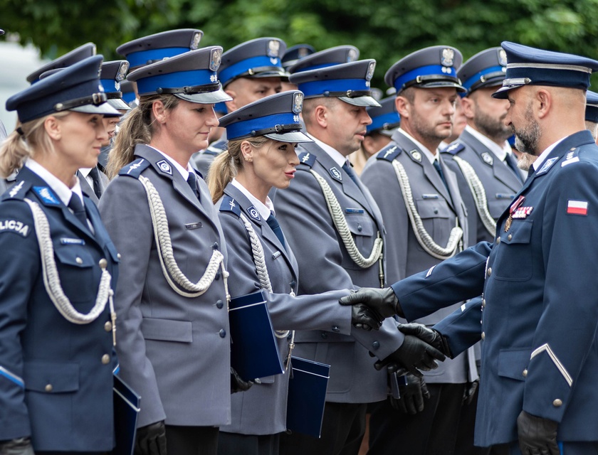Świętują policjanci zdjęcie nr 333864